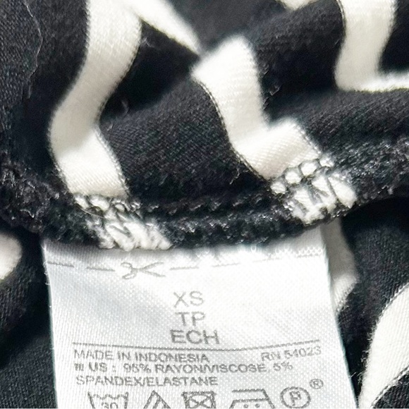 Old Navy Jersey Knit Long Sleeve Striped Swing Dress Rounded Collar Comfortable - Picture 9 of 10